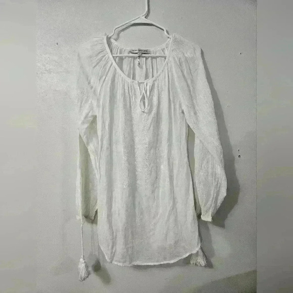 Nanette Lepore Tops - EUC! White tie front long sleeve blouse!
